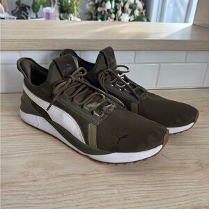 Puma Men's Dark Green and White Sneakers